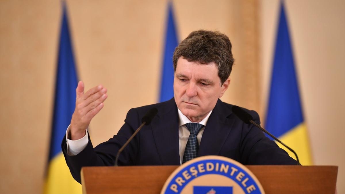 ce le cere nicusor dan tinerilor magistrati cele trei tentatii si un sfat prieteni lume imi spuneau