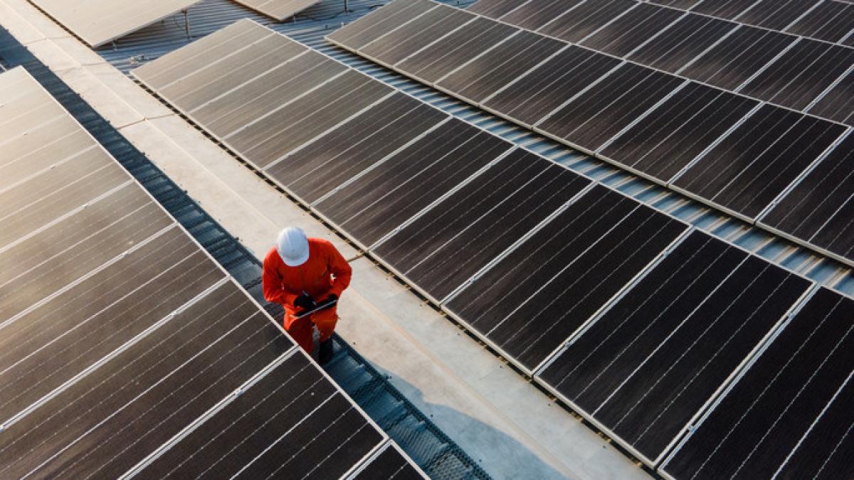 premiera in china panourile solare instalate au depasit capacitatea centralelor pe carbune cat de mult in urma a ramas europa