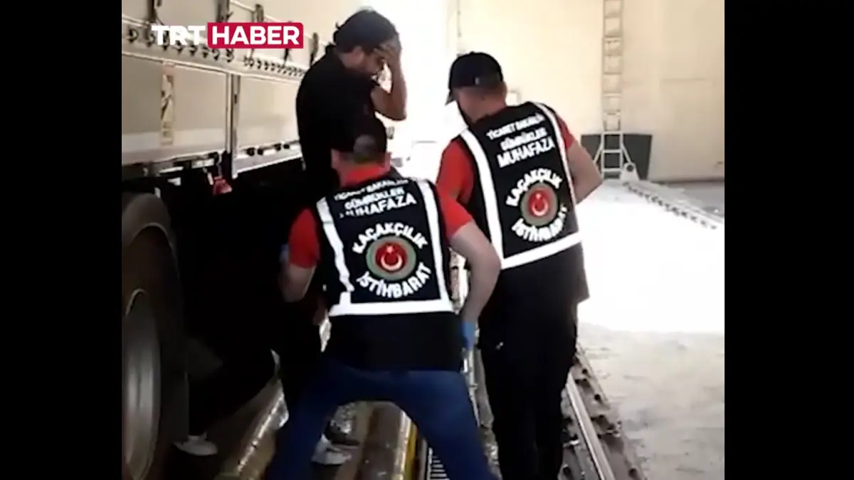 un jurnalist turc opozant al lui erdogan a fost arestat in timp ce incerca sa fuga din turcia in bulgaria ascuns intr un camion