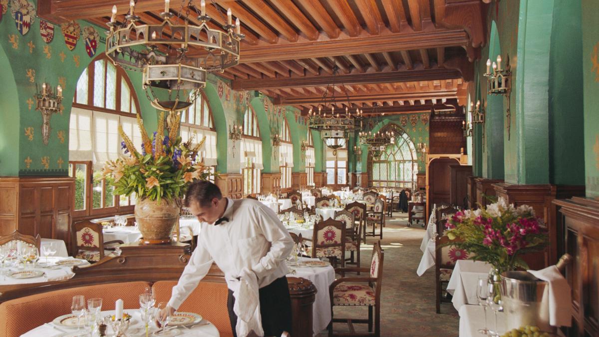 furturi la restaurantele cu stele michelin din franta clientii pleaca cu tacamuri lumanari si suporturi pentru hartie igienica