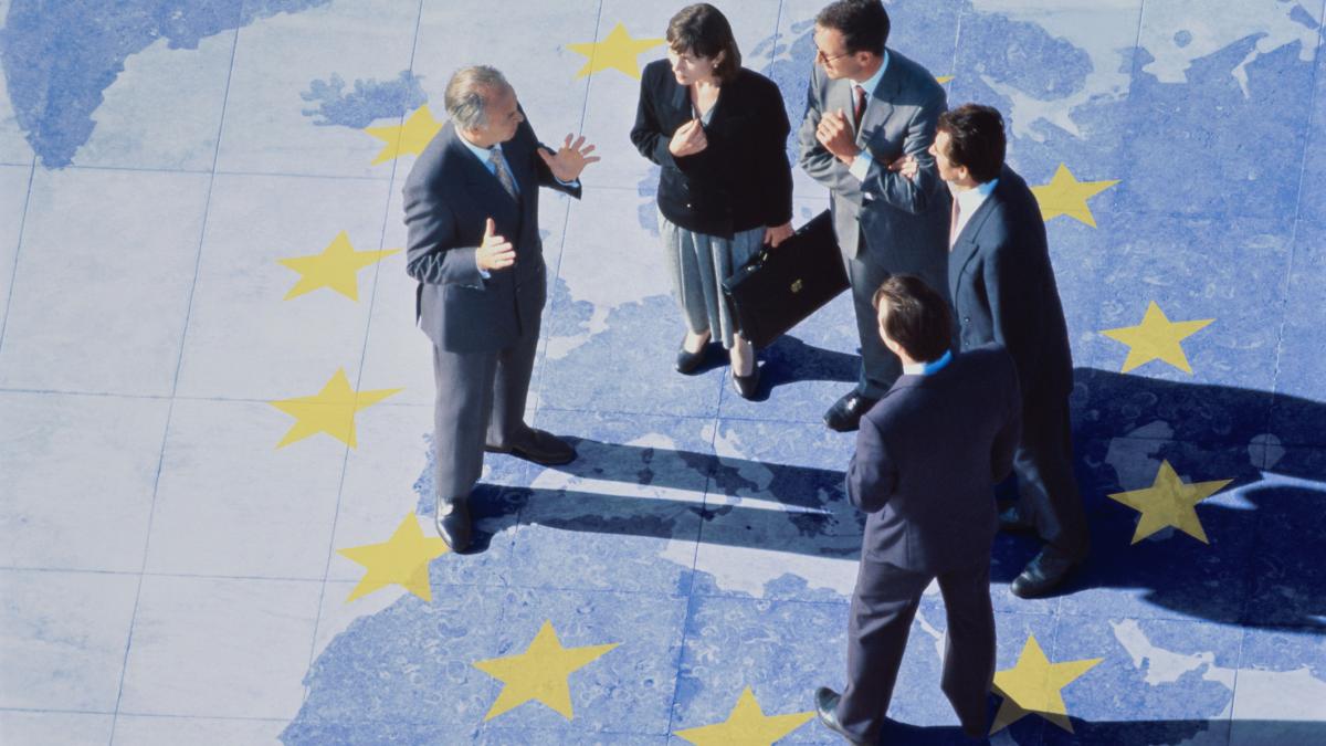 politico pactul pentru a opri ascensiunea extremei drepte doi rivali pregatesc marea coalitie europeana