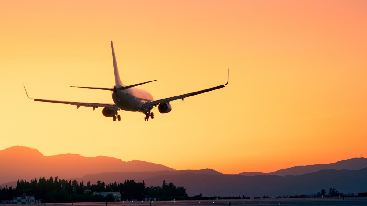 prima tara care isi intoarce din drum avioanele catre moscova pegasus interzice zborurile dupa avertismentul lui zelenski