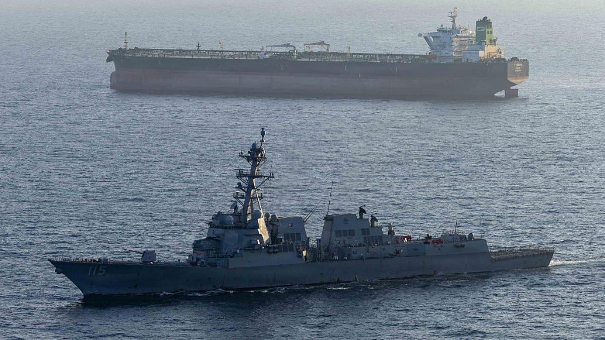 trump adopta politica tanc contra tanc in stramtoarea ormuz pentru prima oara armata sua a lovit direct petroliere iraniene