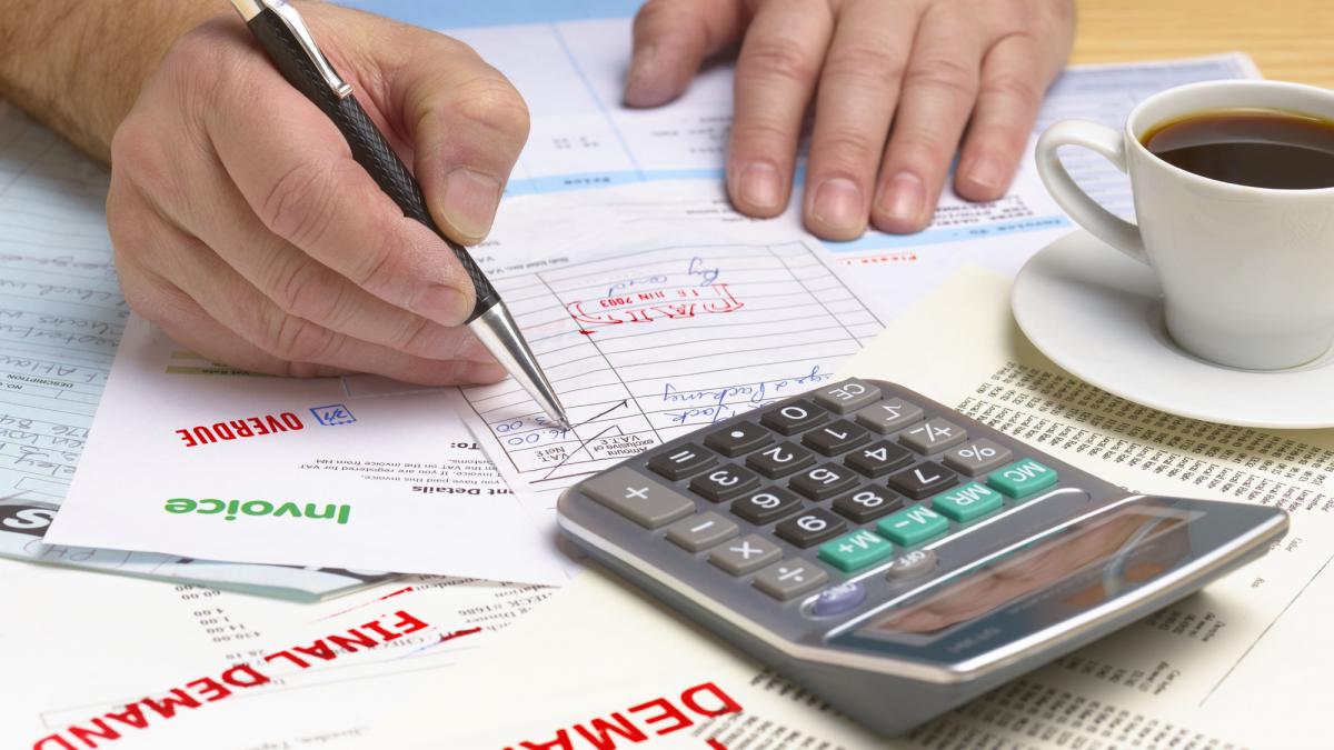 barbat calculeaza datorii 
