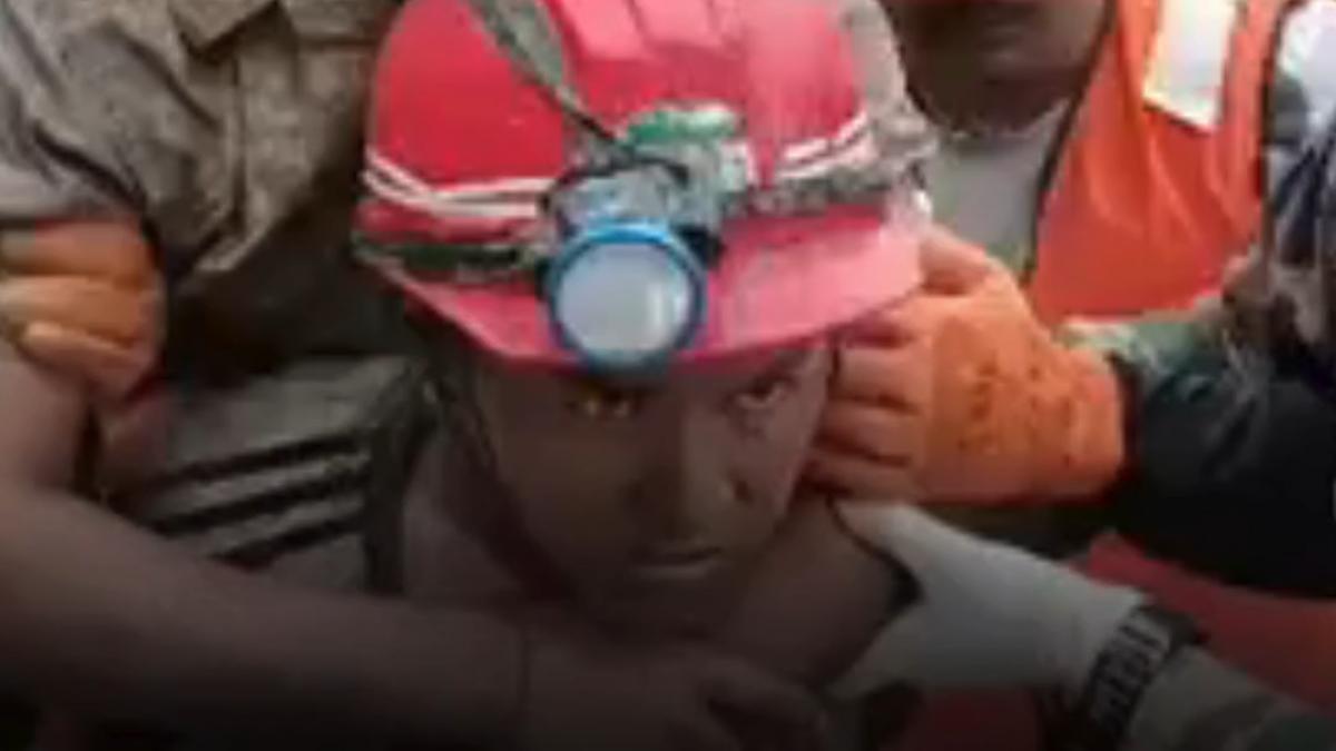 salvare miraculoasa in nepal doi muncitori au fost scosi in viata dintr un tunel al unei hidrocentrale la 9 zile dupa dezastru