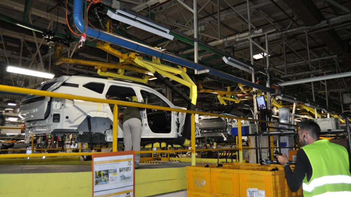 seful dacia avertizeaza ca productia la fabrica din romania scade consecinta e ca va trebui sa dam oameni afara