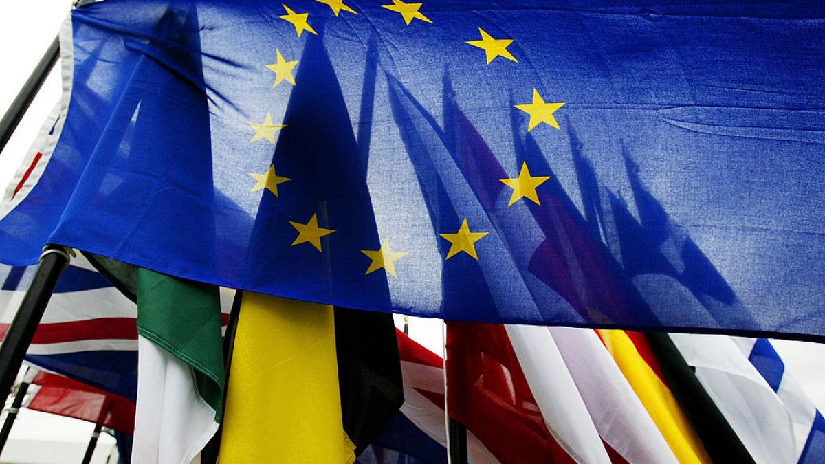 ue incearca sa intoarca pagina dupa esecul din islanda ministrii blocului se reunesc pentru a mentine ritmul extinderii