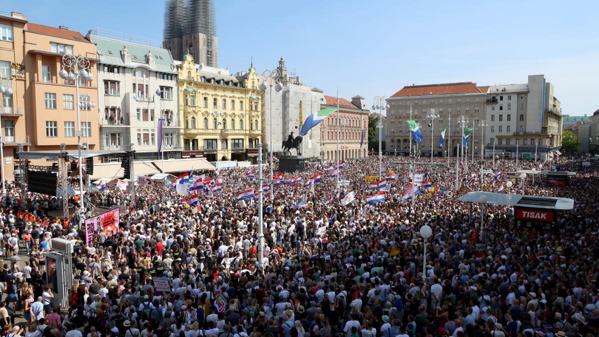revolta in croatia dupa ce zeci de mii de tone de deseuri ilegale zac de 7 luni abandonate intr un oras