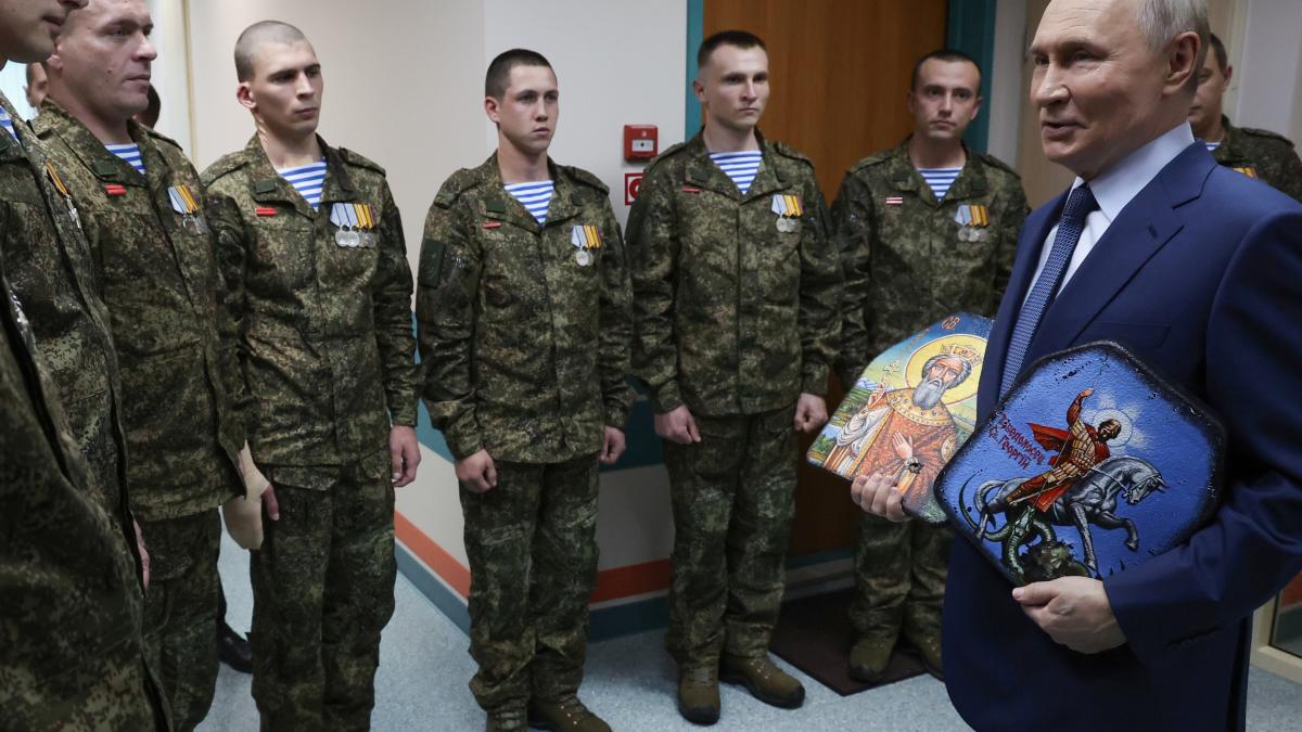 schizofrenii cei cu membre amputate orbii si surzii buni de recrutat in armata rusa pentru apararea antidrona putin sustin