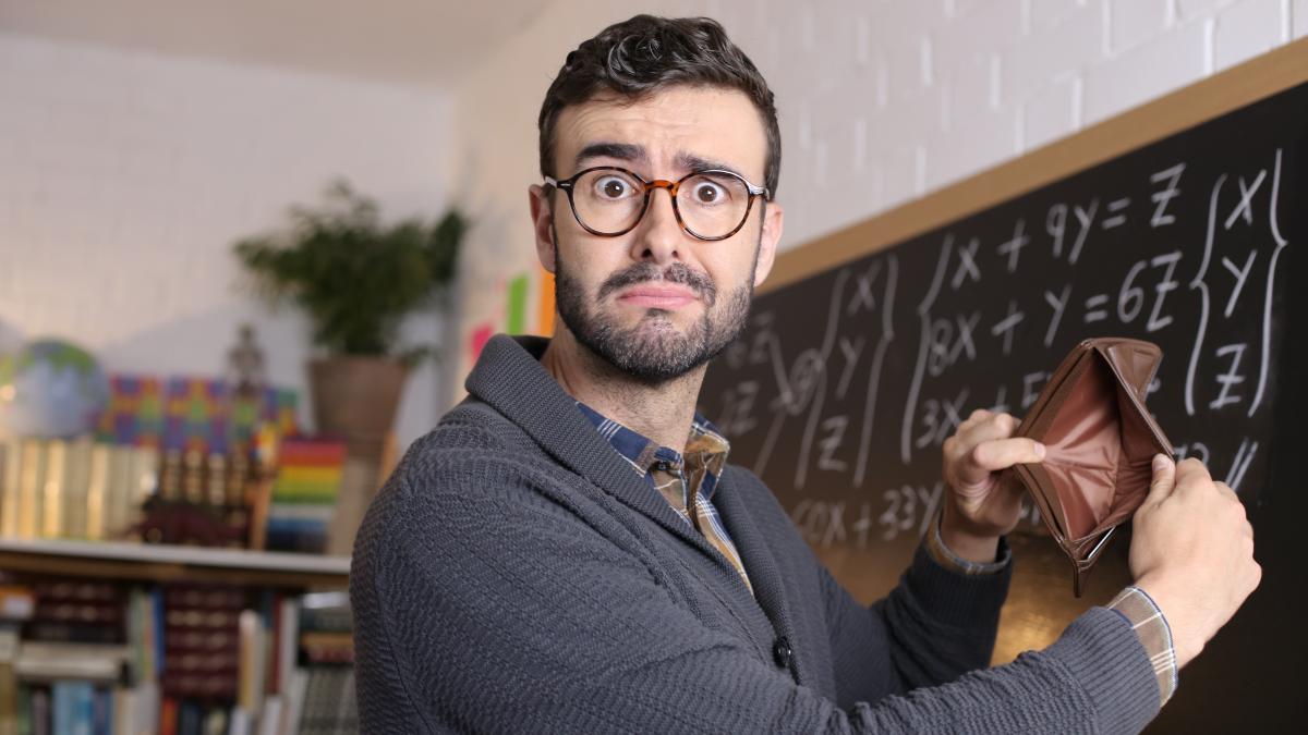 cat castiga profesorii din romania fata de colegii lor din ue tara in care salariile sunt de trei ori mai mari decat la noi