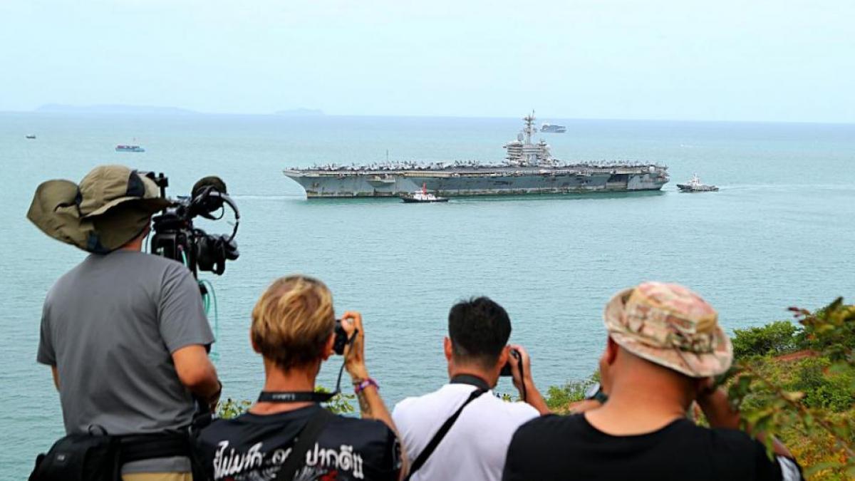 la cinci zile dupa ce a ajuns in thailanda portavionul uss abraham lincoln a parasit portul de langa pattaya cu destinatia san diego