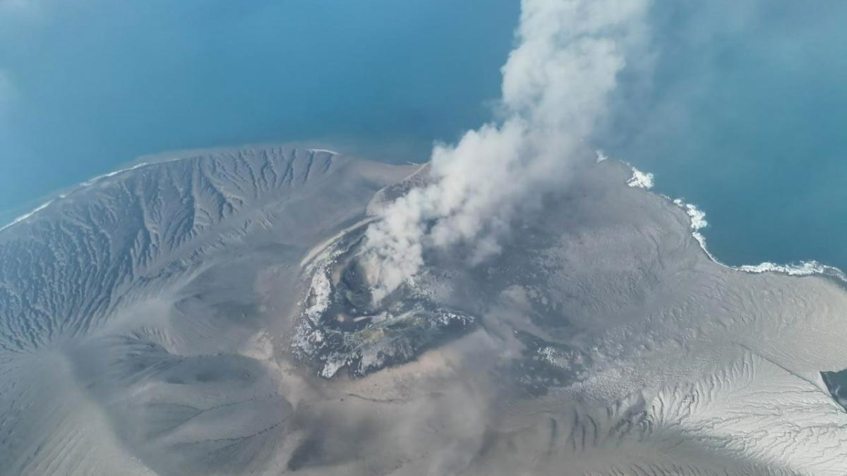 mae a emis o atentionare de calatorie pentru romanii care merg in indonezia unde a erupt vulcanul krakatau