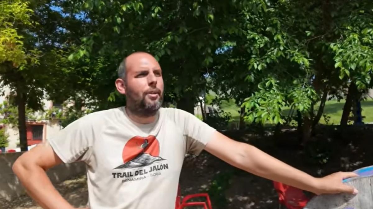 fernando are 39 de ani si este singurul locuitor dintr un sat din spania este multumit desi 200 de zile pe an nu vine nimeni aici