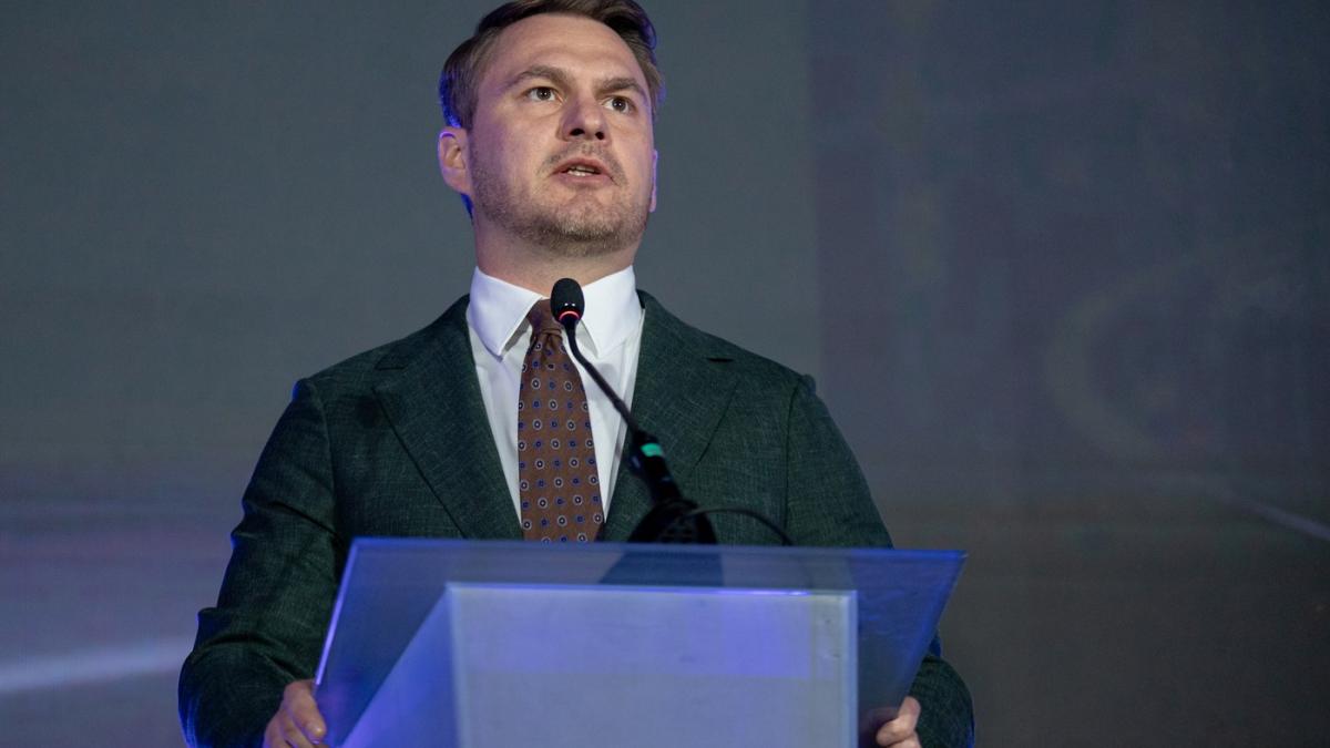 procurorul general al ucrainei a demisionat dupa ce biroul sau a fost perchezitionat in urma unui scandal urias de coruptie