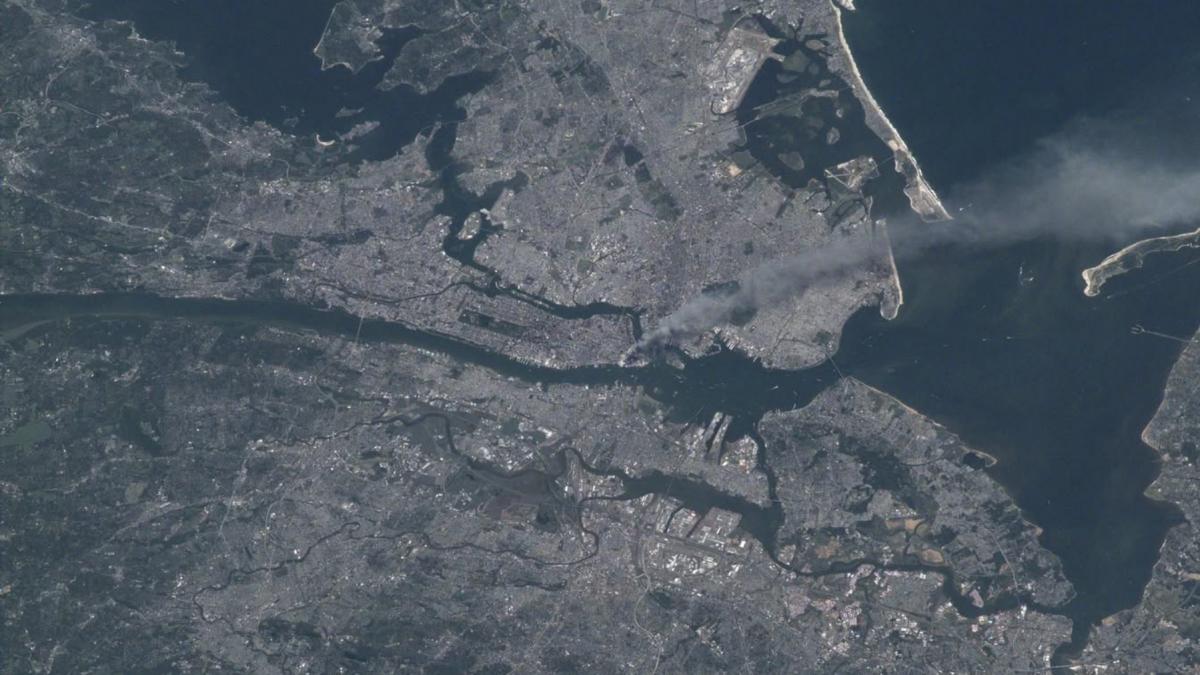 acum 25 de ani singurul astronaut american care nu se afla pe 11 septembrie pe pamant a surprins din spatiu atacurile din new york