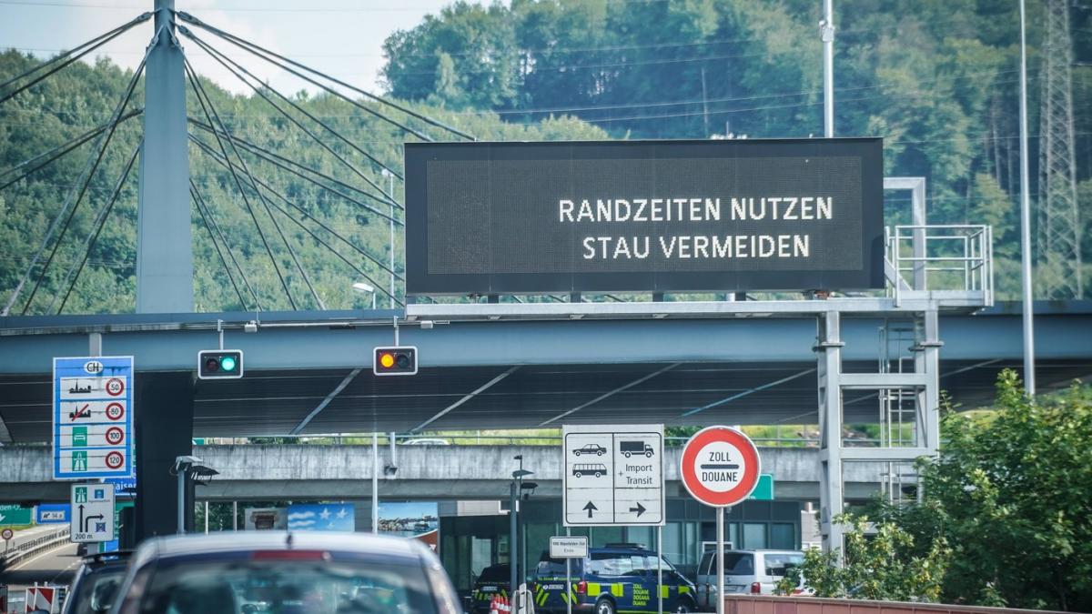 poza in care apare Rheinfelden, granița Germania - Elveția, punct de trecere a frontierei