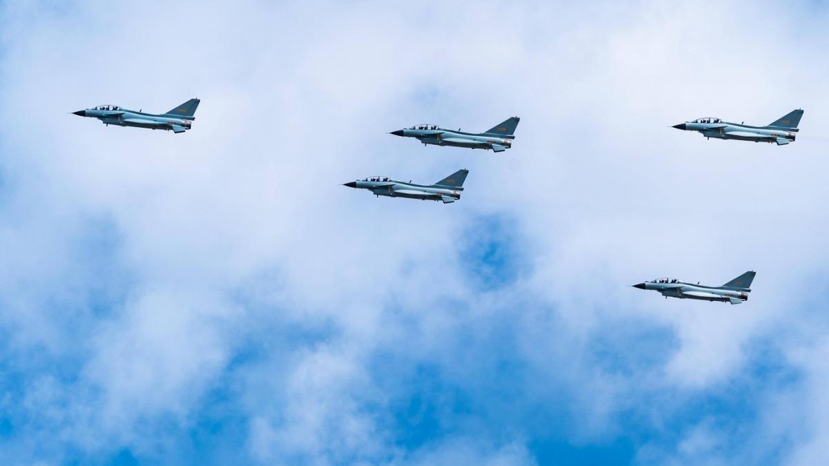 china prezinta avioanele si elicopterele de ultima generatie la o expozitie de amploare in tara cu cea mai puternica armata din africa