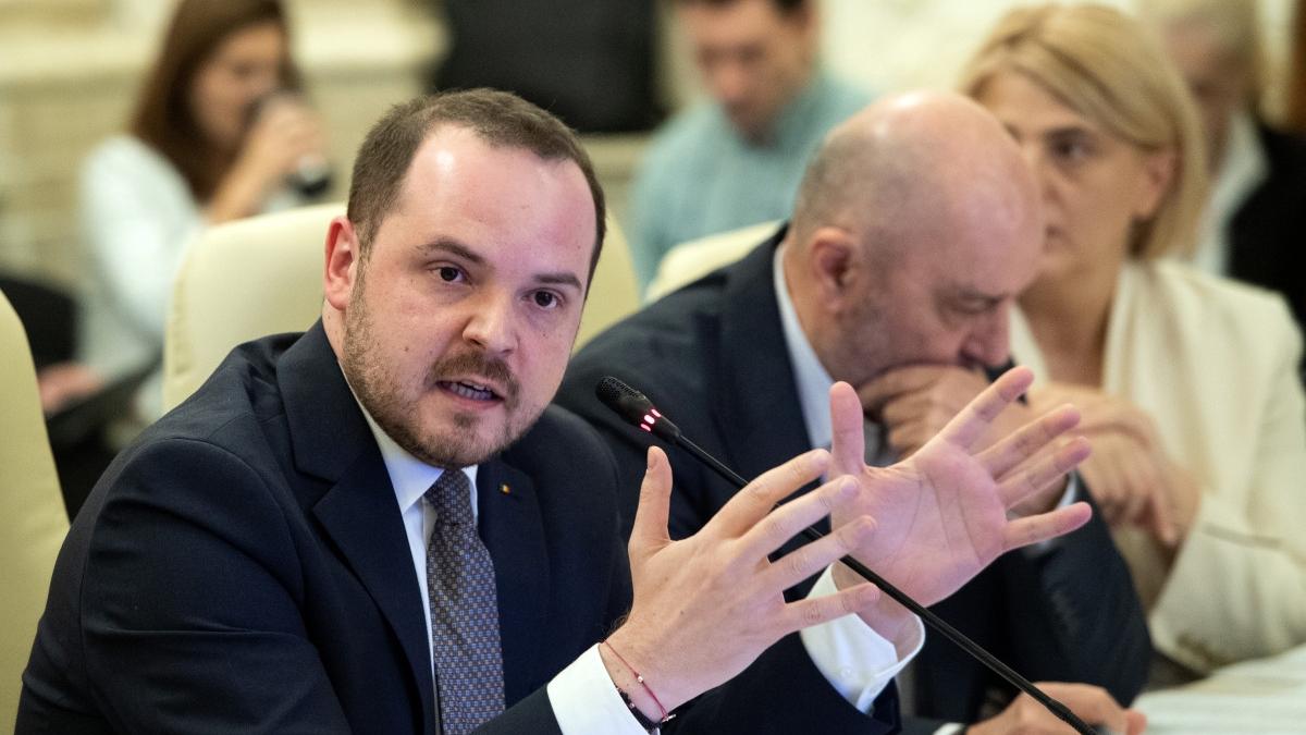 cum ar fi ajuns ambulanta si upu fara bani alexandru rogobete alocarea a fost cu 10 mai mica decat executia de anul trecut