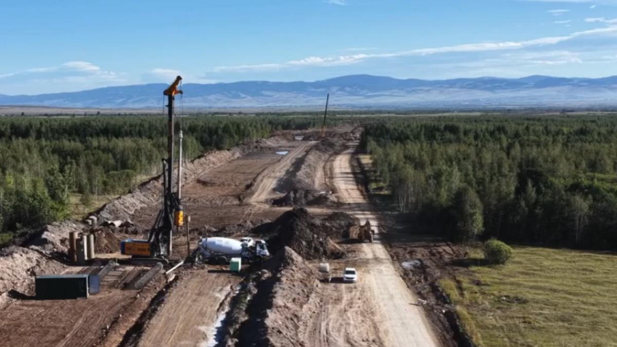 imagini de pe primul santier al autostrazii a8 care va lega transilvania de moldova si va trece si prutul a8 avanseaza zi de zi