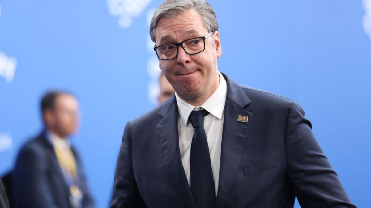 vucic cu o grimasa dezamgita