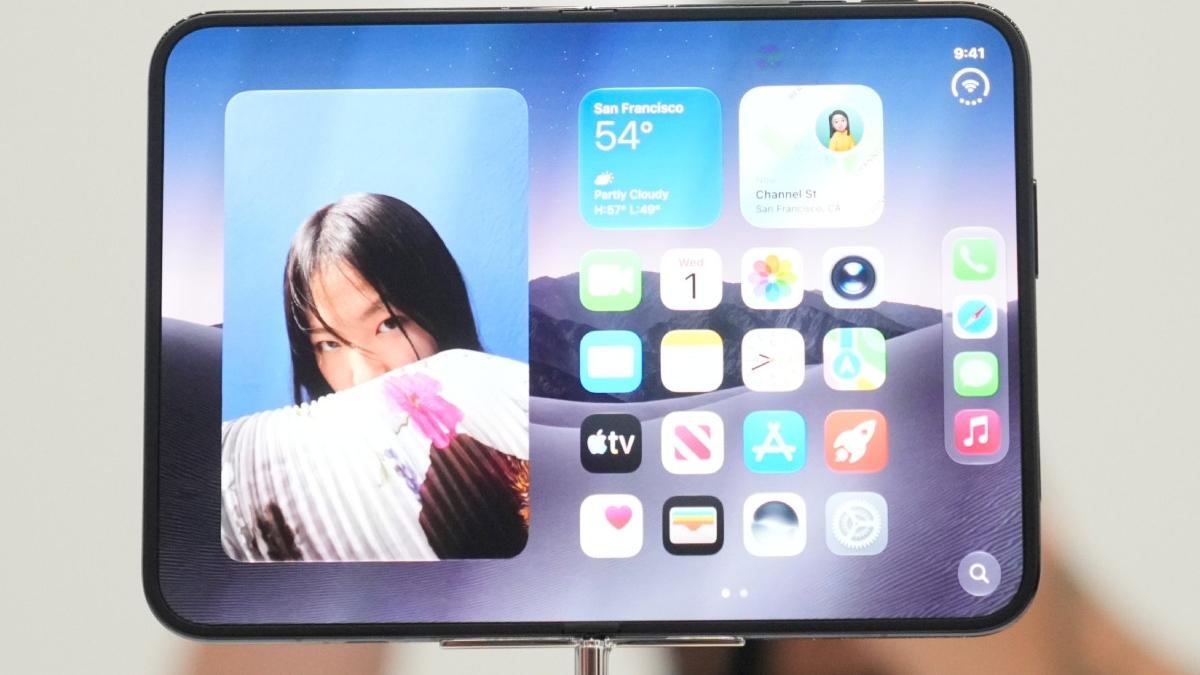 apple a lansat cel mai scump iphone de pana acum noul ceo al companiei pariaza pe un model care ajunge la 3 200 de dolari