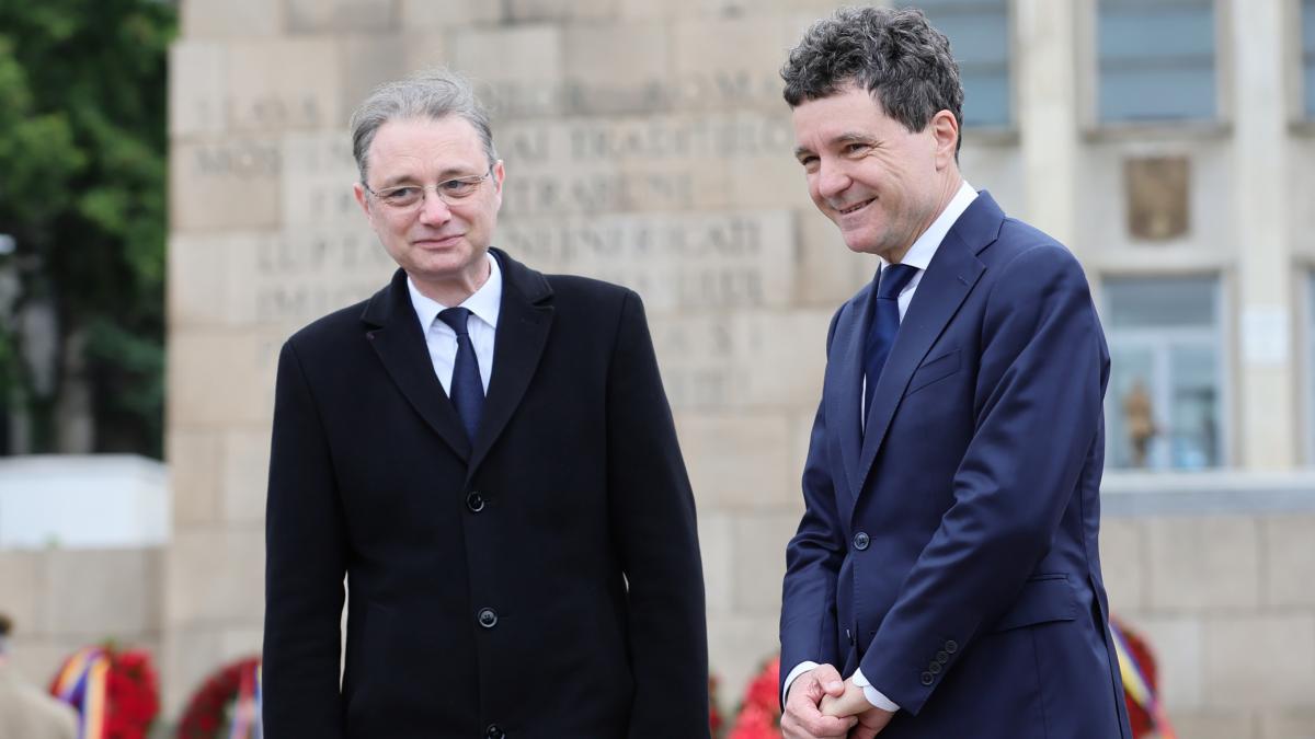 nu exista o majoritate parlamentara pentru investirea unui guvern luca niculescu ce va face nicusor dan