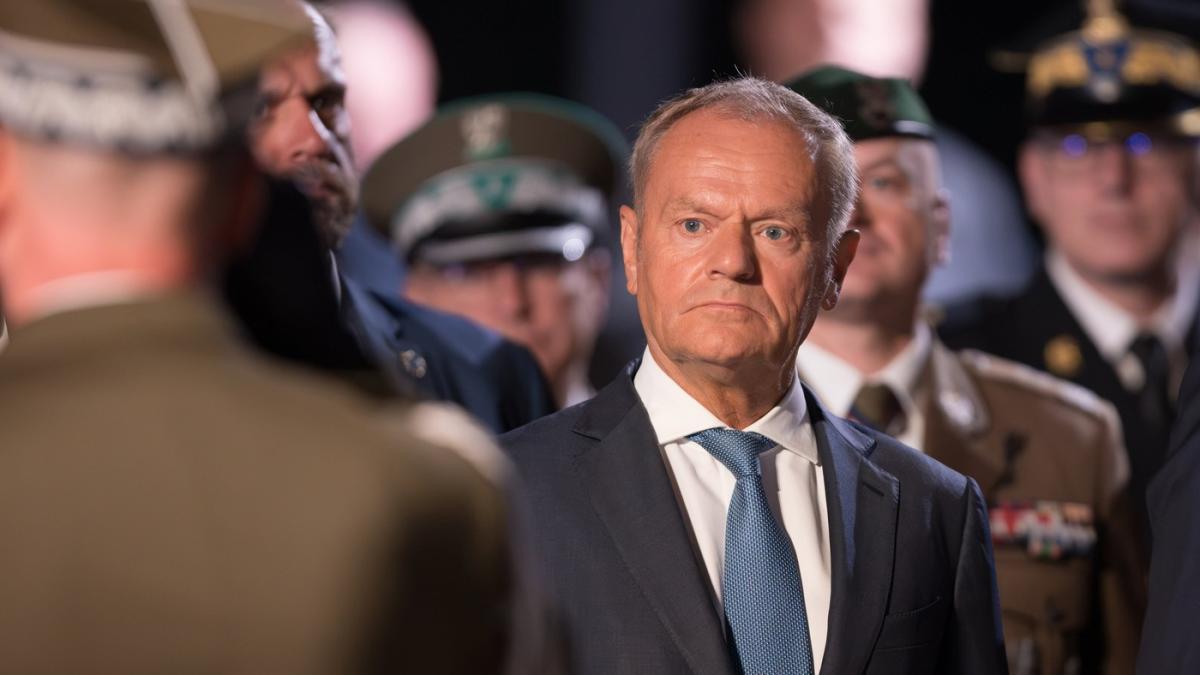 tusk avertizeaza ca rusia ar putea ataca punctele de trecere a frontierei dintre polonia si ucraina o amenintare a fost dejucata