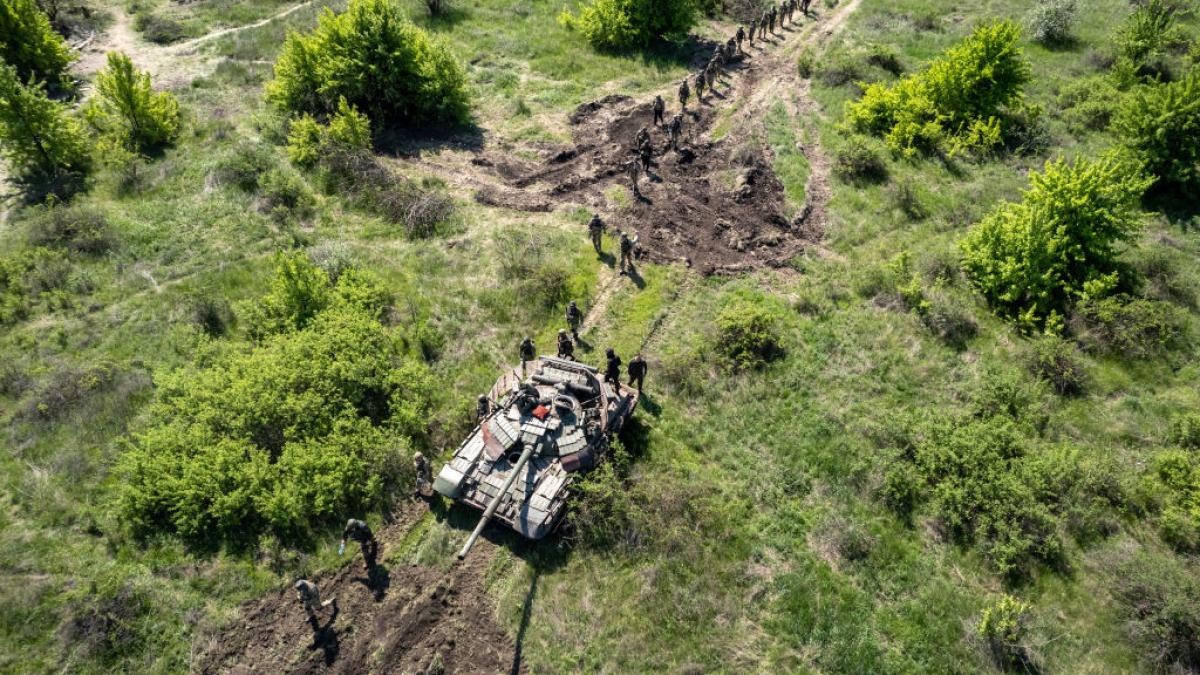 armata rusa a suferit o infrangere spectaculoasa in donbas trupele lui putin au pierdut 200 km patrati si sunt practic incercuite