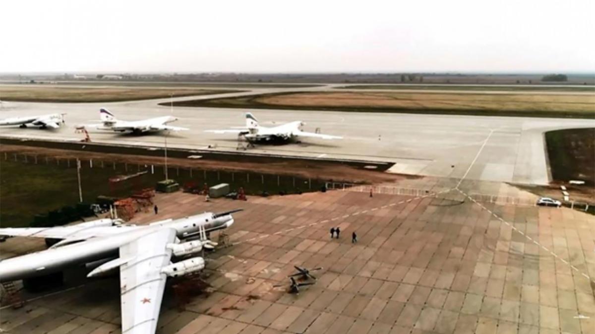 de ceva vreme ucraina distruge discret flota de bombardiere strategice ale rusiei si ajuta astfel indirect nato