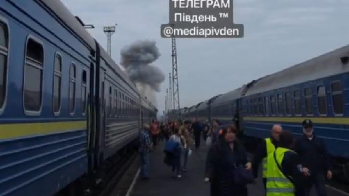 rusia a atacat cu drone un tren de pasageri in ucraina la doar doi kilometri de granita cu polonia imagini cu momentul