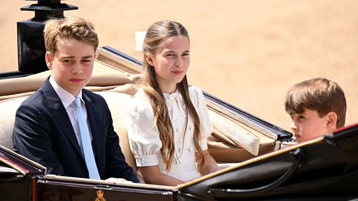 dupa ce printul george a inceput studiile la colegiul eton la palatul kensington se decide soarta printesei charlotte