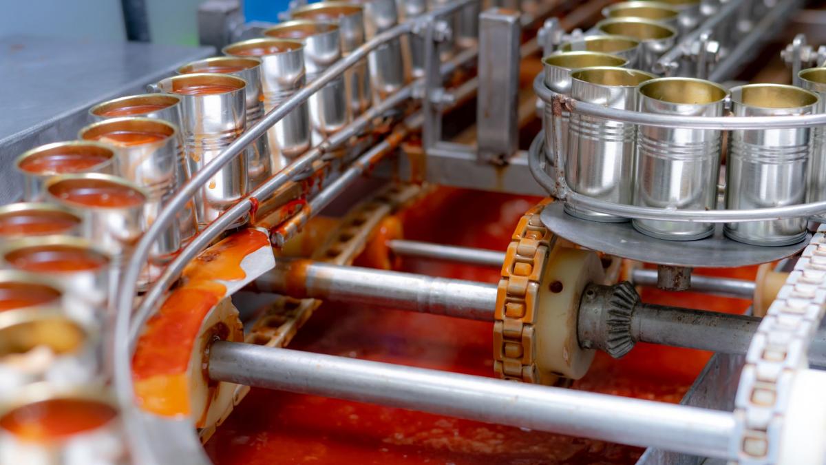 fabrica in care se lucreaza doar 70 de zile pe an dar produce 777 de milioane de euro produsele se vand si in romania