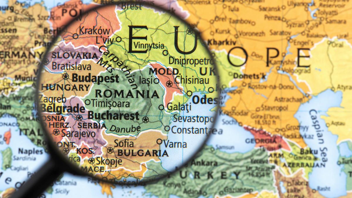 hartă cu lupa pe România si moldova