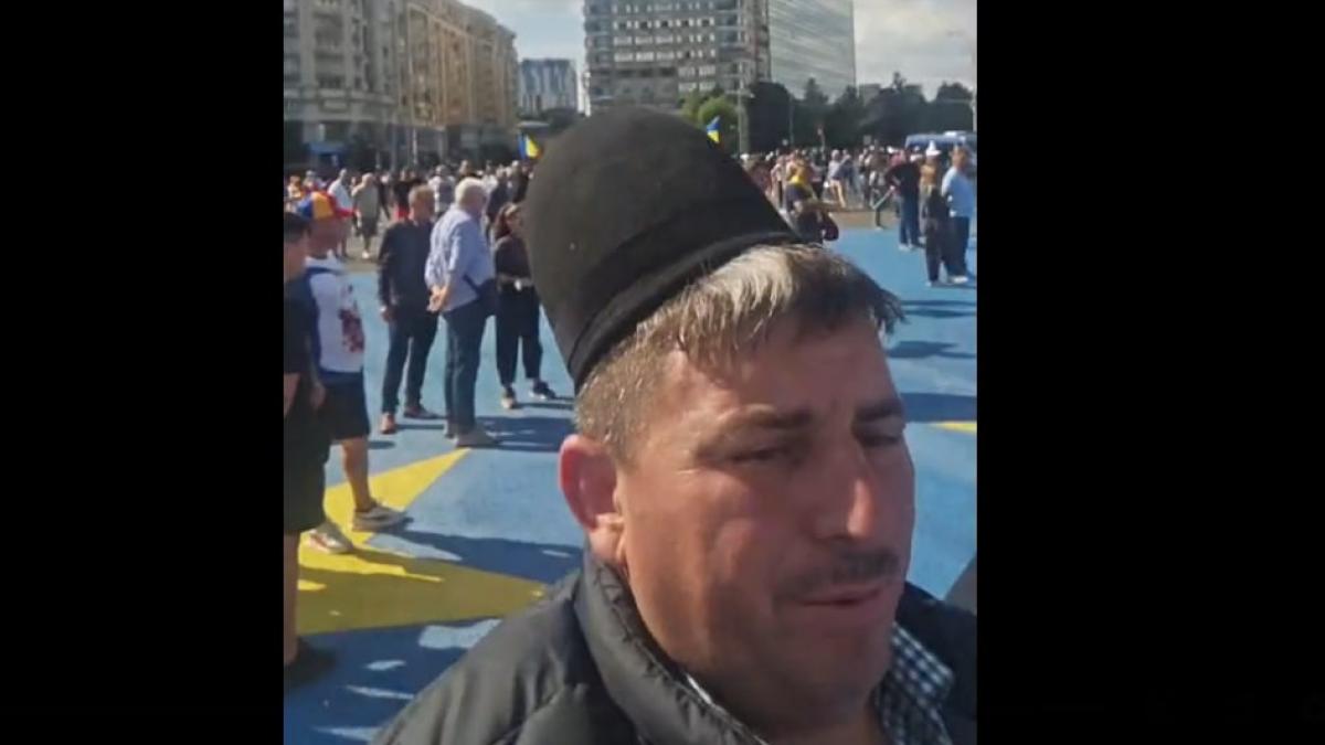 ciobani protestatari in fata palatului victoria