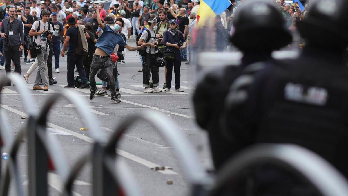 protest neautorizat al fermierilor in fata guvernului sunt filtre la intrarea in bucuresti autoritatile sunt in alerta