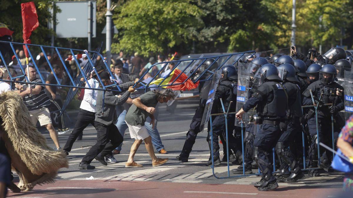 reactia aur la protestul violent din piata victoriei imaginile de astazi au trezit inevitabil amintirea zilei de 10 august 2018