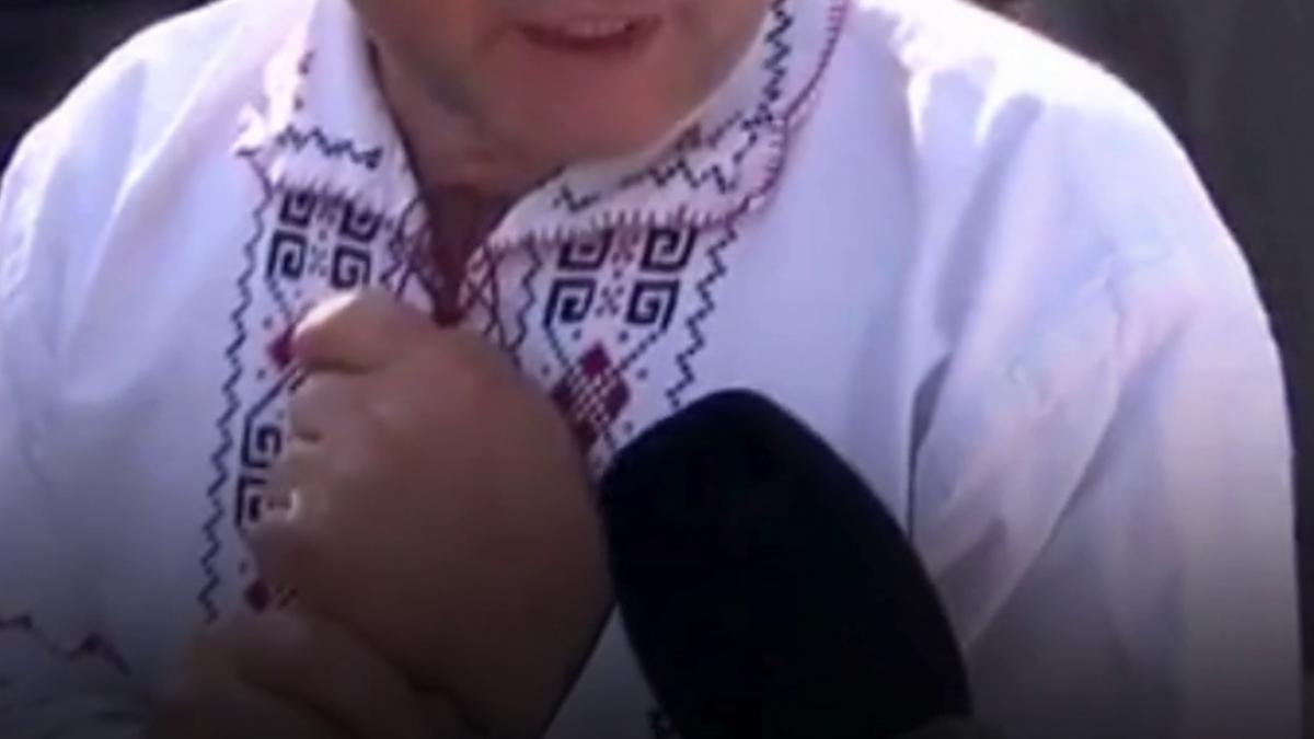 scandal in fata guvernului fermierii se cearta cu jandarmii au blocat soseaua si nu vor sa intre in zona stabilita pentru protest