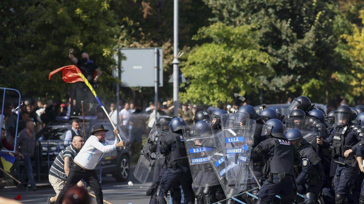 HP Violente in Piata Victoriei Inquam