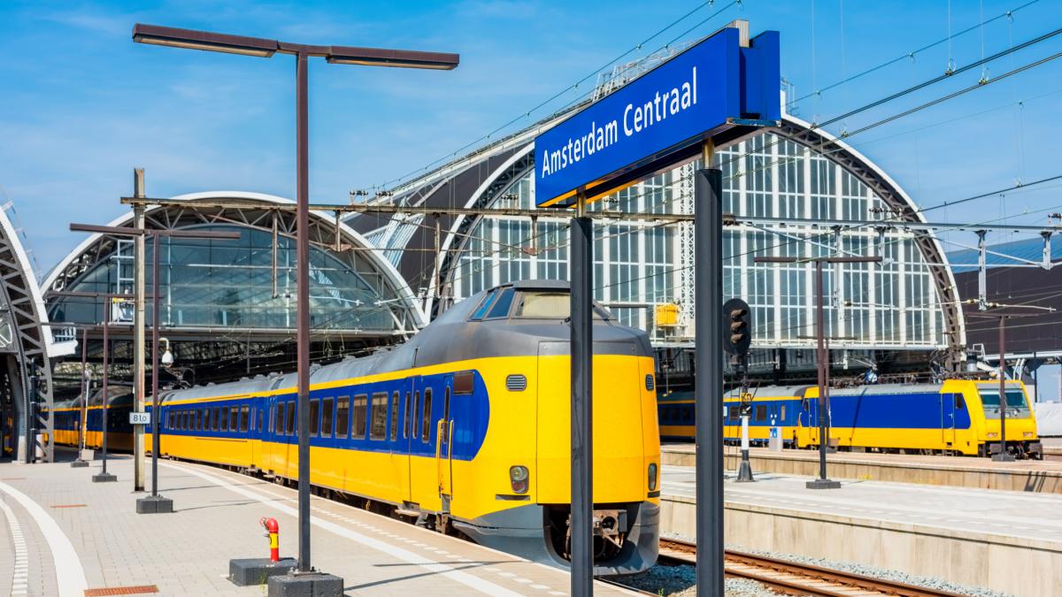 trenurile din nordul si centrul olandei au fost oprite marti dimineata este suspectat un sabotaj