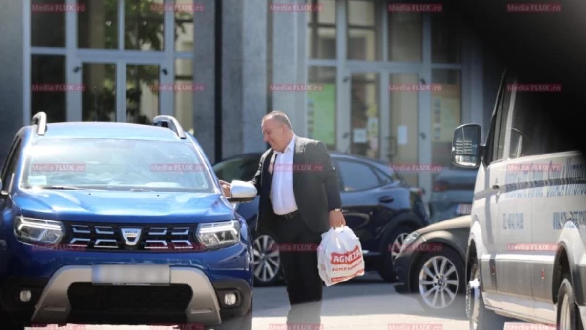 dna ancheteaza posibile spagi primite de seful itm mai multe persoane surprinse cu pungi si cutii la masina lui dantes nicolae bratu