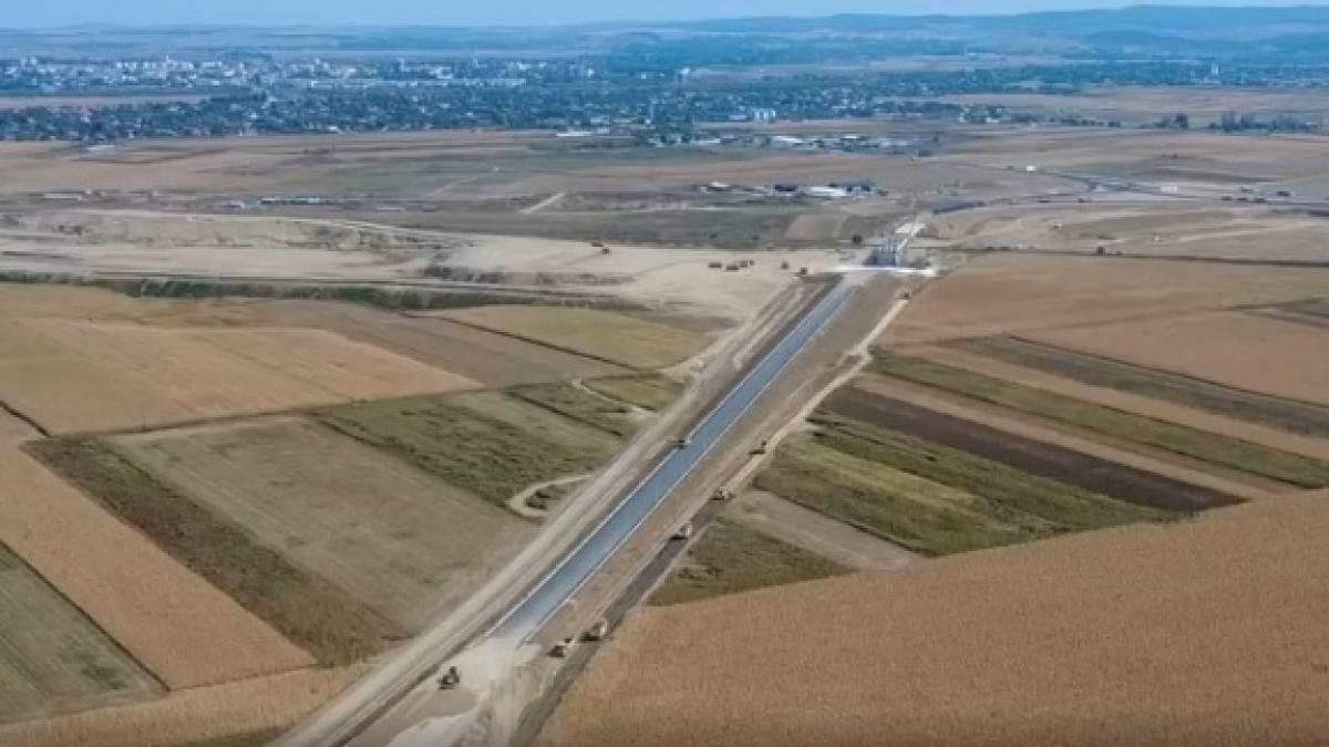 imagini de pe santierul autostrazii a7 tronsonul bacau pascani directorul cnair circulatia va fi deschisa pe cel putin inca 49 km