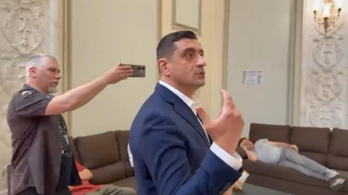 simion despre agitatorii infiltrati din piata victoriei din cate stiu nu au fost de la aur e rau sa participi la proteste