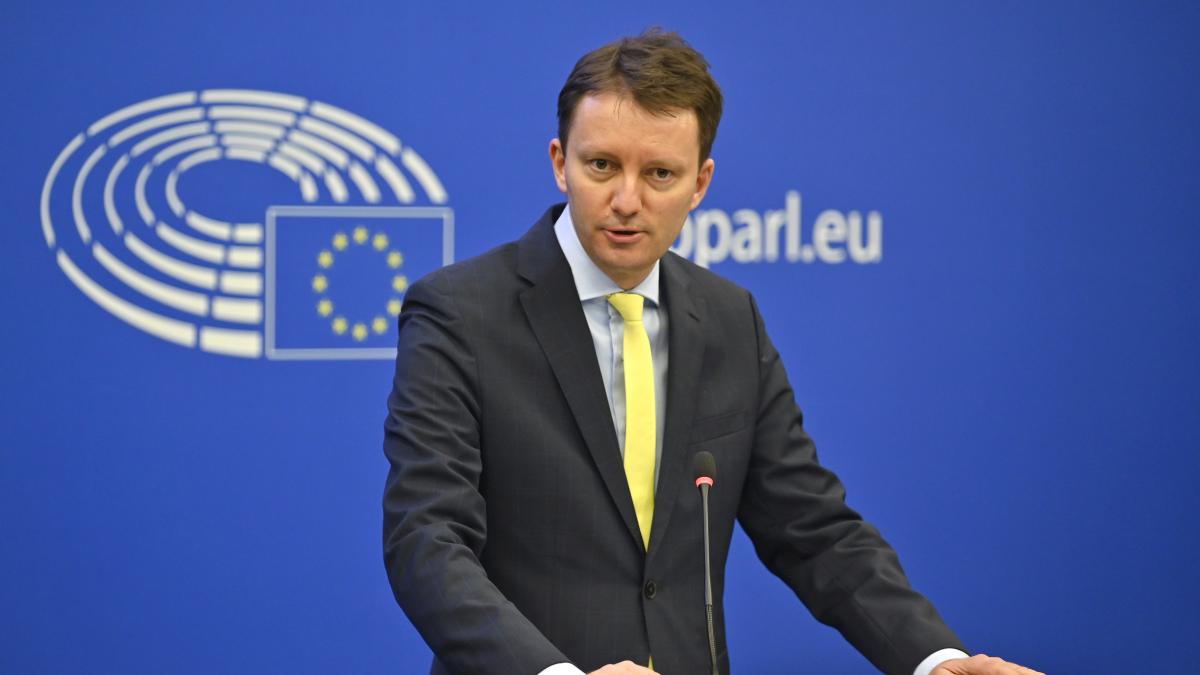 cine este siegfried muresan propus ca premier de nicusor dan studii si cariera politica