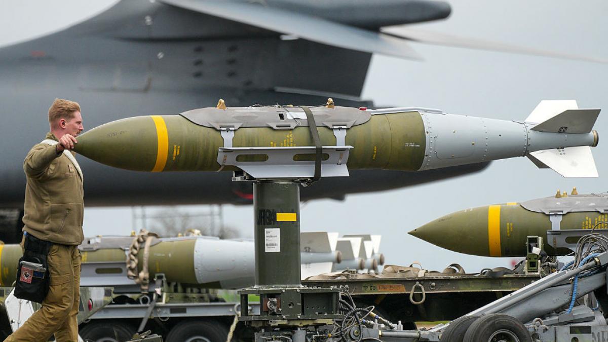 de ce se grabeste israelul sa achizitioneze 60 000 de bombe de o tona din sua platite tot de americani si ideale pentru cladiri