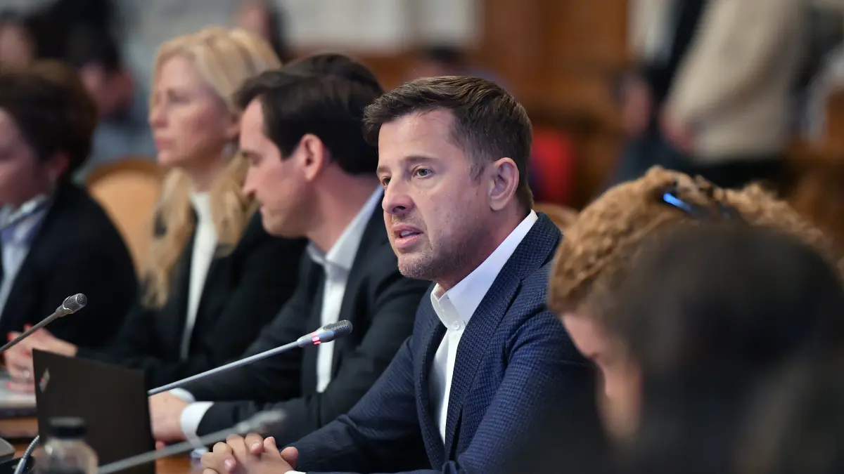 hubert thuma cere conducerii pnl sa negocieze cu psd sau aur pentru guvernul siegfried muresan trebuie sa decida pe cine aleg
