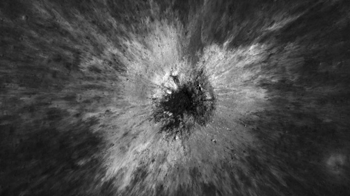 nasa a descoperit un crater nou pe luna de o dimensiune record este mai mare decat colosseumul din roma