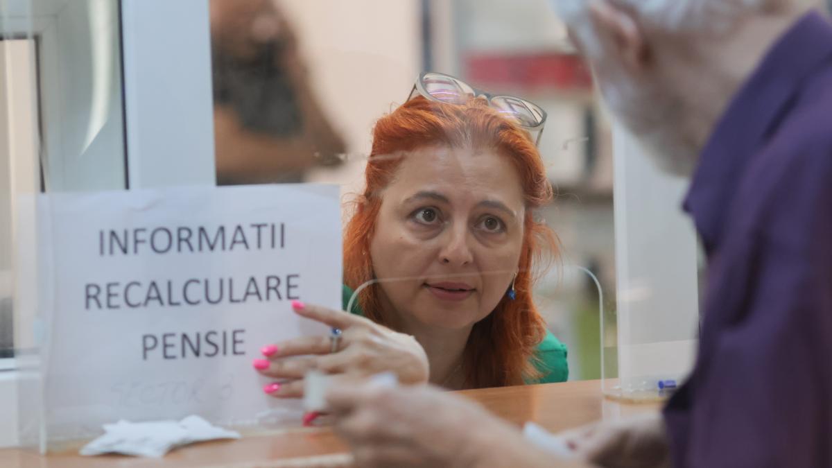 scandalul pensiilor recalculate gresit cei 500 000 de oameni care au primit bani in plus ar putea fi executati silit