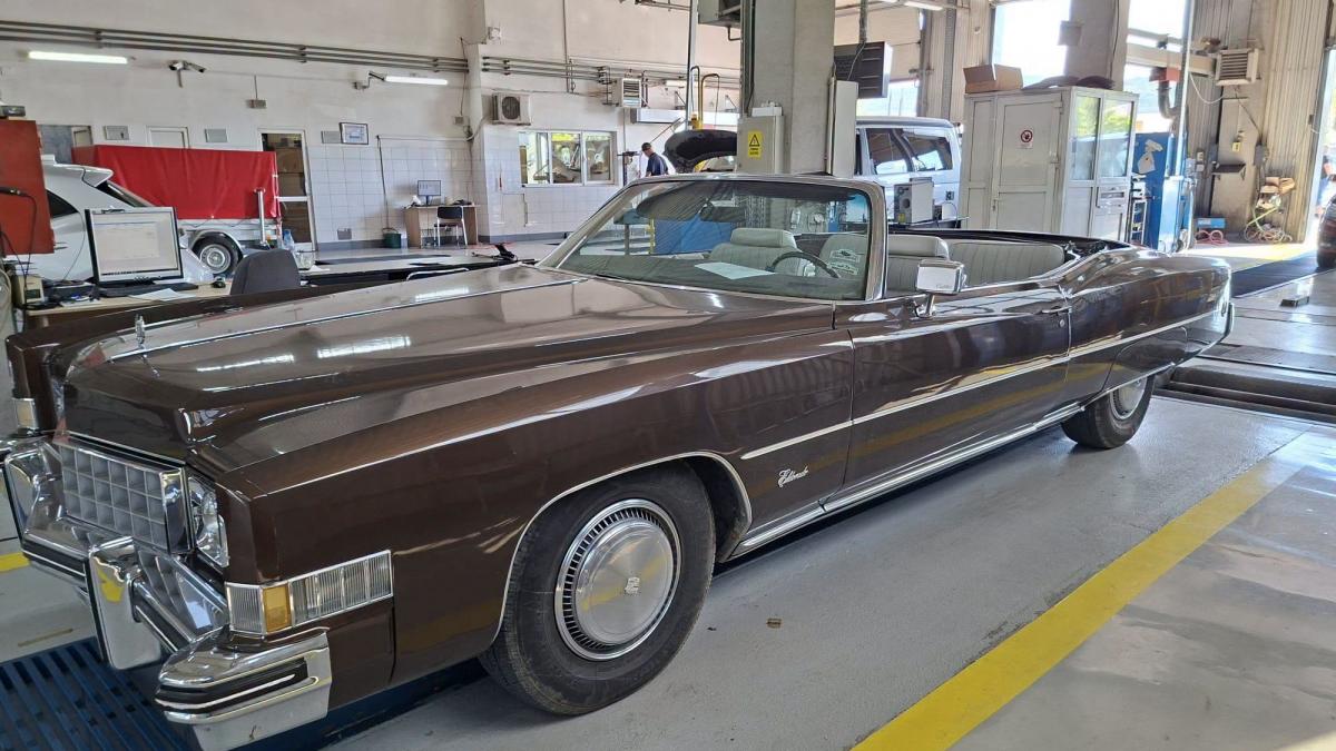 un cadillac eldorado din 73 cu lungime de 5 6 metri si latime de 2 metri a mers la rar ul din iasi cum arata iahtul de uscat