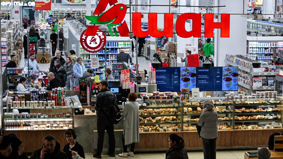 putin a preluat fabricile nestle si magazinele auchan si i le a dat unui general active de miliarde ajung la o firma cu un angajat