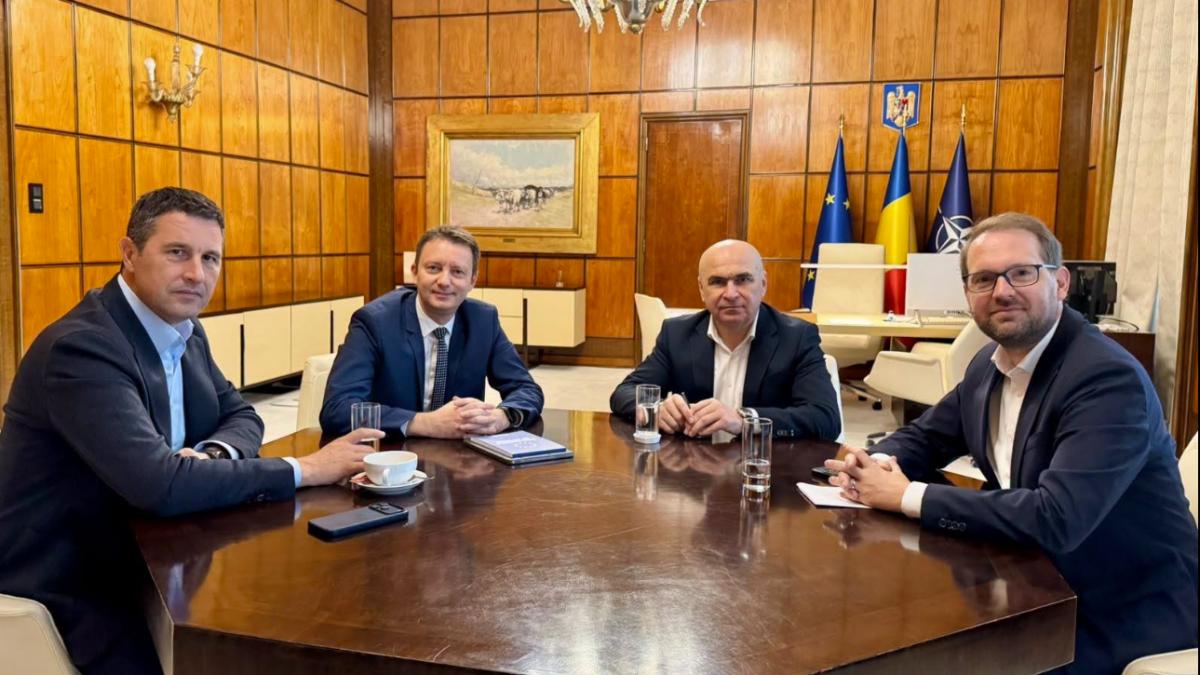 Siegfried Mureșan s-a fotografiat alături de Bolojan, Barna și Fritz la Guvern